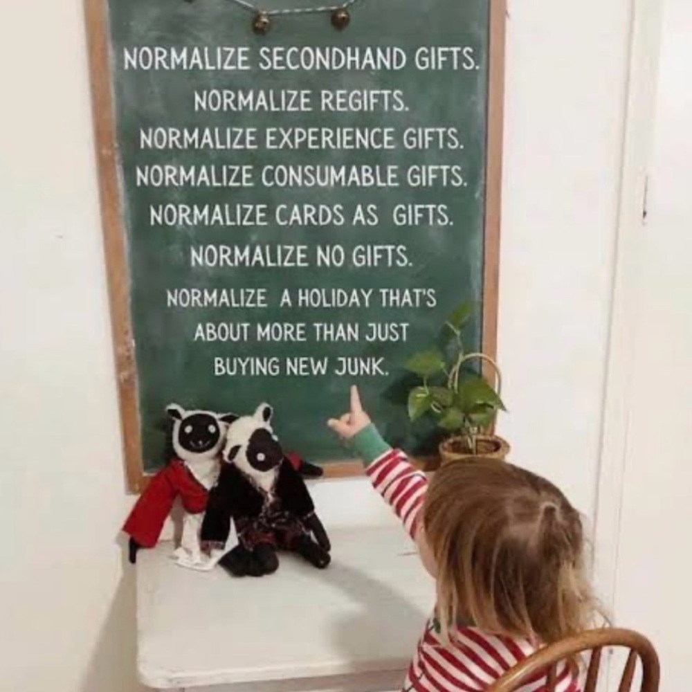 Normalize Secondhand Gifts. 🎁 📚 🧶
